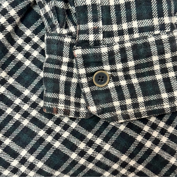 Alaskan Wilderness Gear Mens Size Large Green And Black Checkered Flannel Shirt - Picture 3 of 8